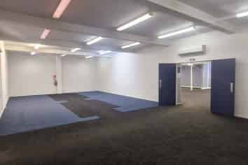 580sqm + ample parking - perfect for your business