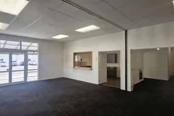 580sqm + ample parking - perfect for your business