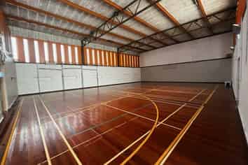 Versatile 500sqm Gymnasium/Warehouse with Office