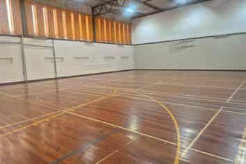 Versatile 500sqm Gymnasium/Warehouse with Office