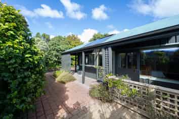 5 Indira Place, Khandallah