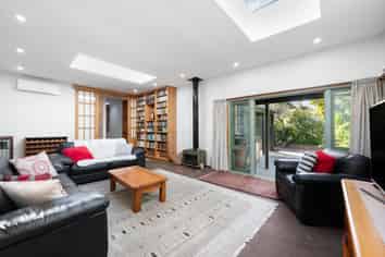 5 Indira Place, Khandallah