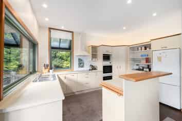 5 Indira Place, Khandallah