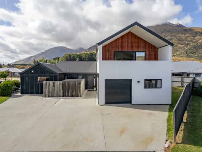 13 and 13A Peppercorn Terrace, Lower Shotover