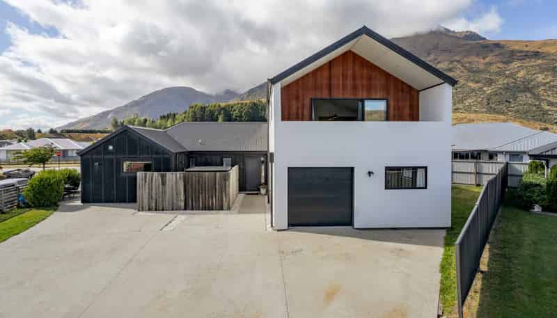 13 and 13A Peppercorn Terrace, Lower Shotover