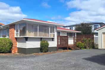 62 Waimumu Road, Massey