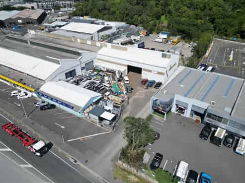 CBRE | Warehouse with Yard & Dual Gantry