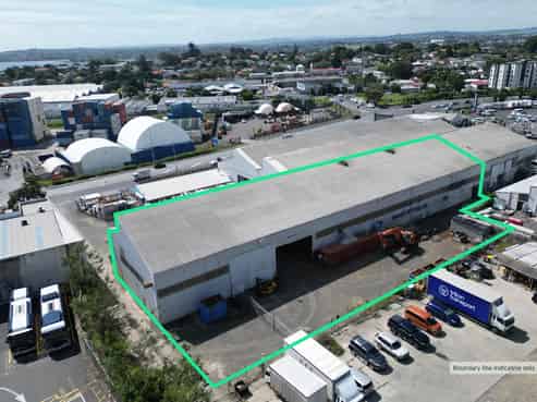 CBRE | Warehouse with Yard & Dual Gantry