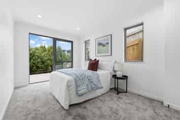 6 Baumea Rise, Massey