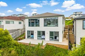 6 Baumea Rise, Massey