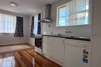 20 Ropata Avenue, Point England