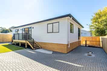 56C Riverpark Crescent, Henderson