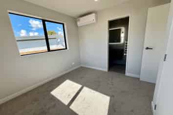 56C Riverpark Crescent, Henderson