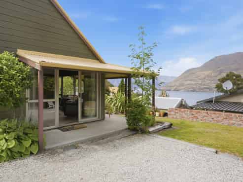 230 Fernhill Road, Fernhill/Sunshine Bay