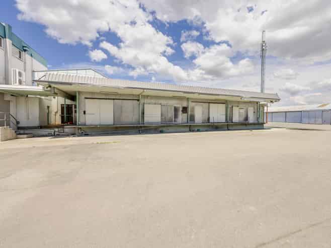 Workshop with amenities