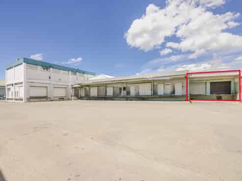 Workshop with amenities
