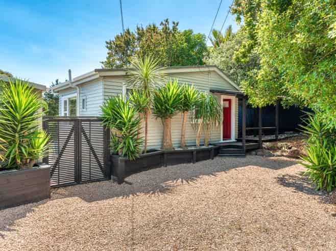 40 Whakarite Road, Ostend