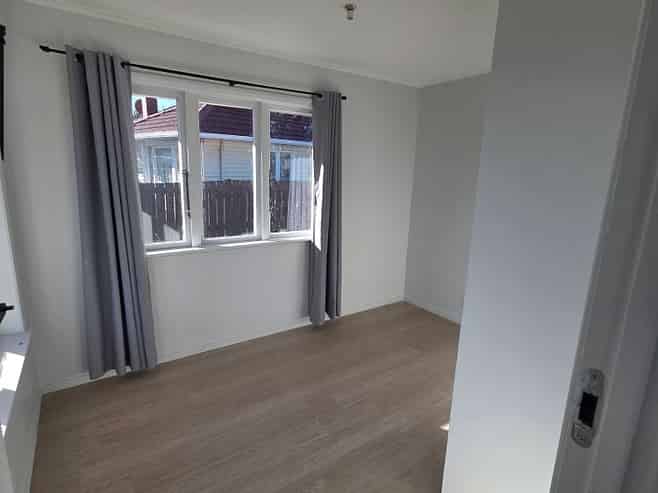 1/22 Sutton Cresent , Papakura