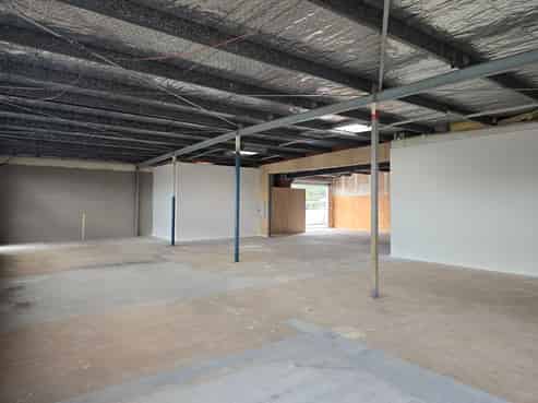 High-Visibility Showroom & Warehouse
