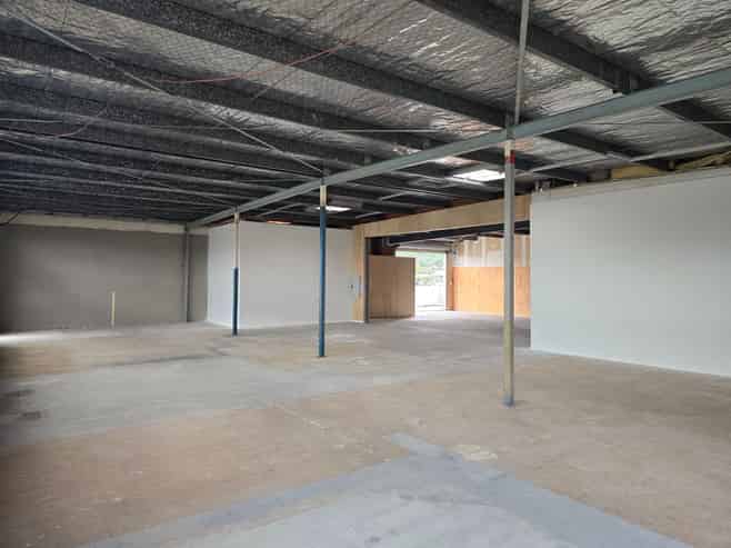 High-Visibility Showroom & Warehouse