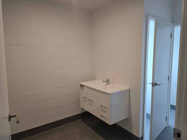 High-Visibility Showroom & Warehouse