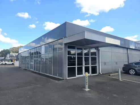 High-Visibility Showroom & Warehouse