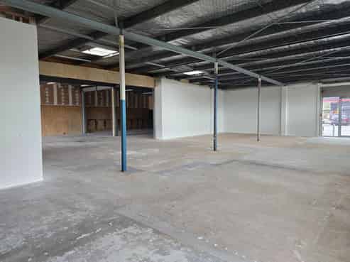 High-Visibility Showroom & Warehouse