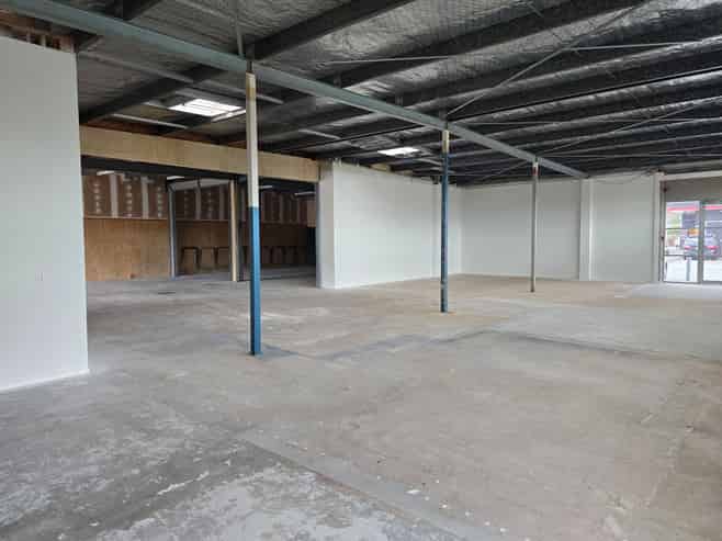 High-Visibility Showroom & Warehouse