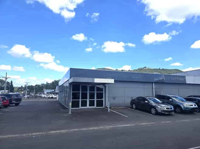 High-Visibility Showroom & Warehouse