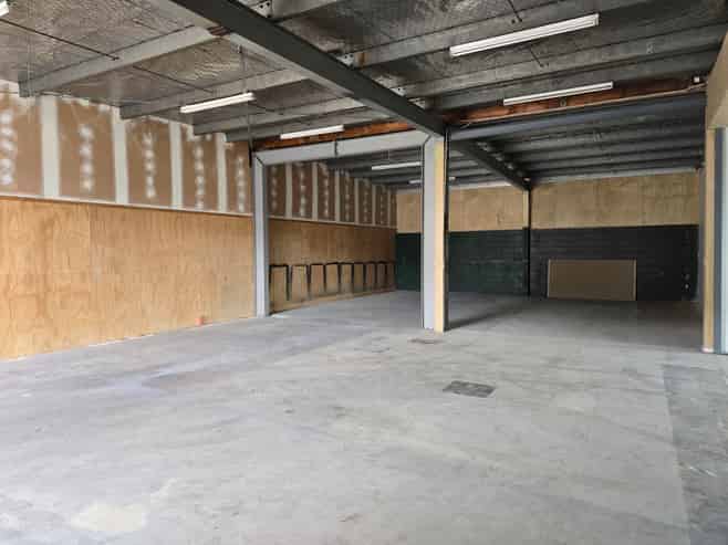 High-Visibility Showroom & Warehouse