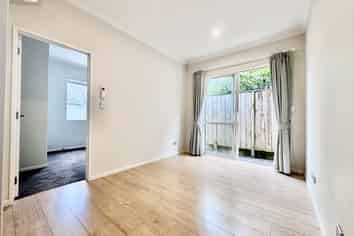 28 Drumbuoy Drive, Flat Bush