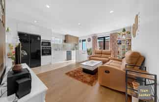 42 Kahui Parade, Karaka