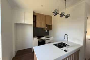 B/28 Pinedale Place, Henderson