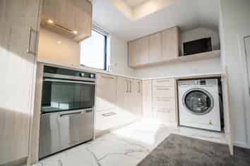 2/14 Wilsher Crescent, Henderson