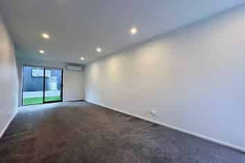 2/14 Wilsher Crescent, Henderson