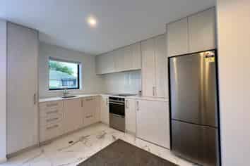 2/14 Wilsher Crescent, Henderson