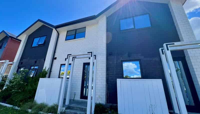 2/14 Wilsher Crescent, Henderson