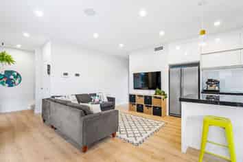 1 Crompton Place, Orewa