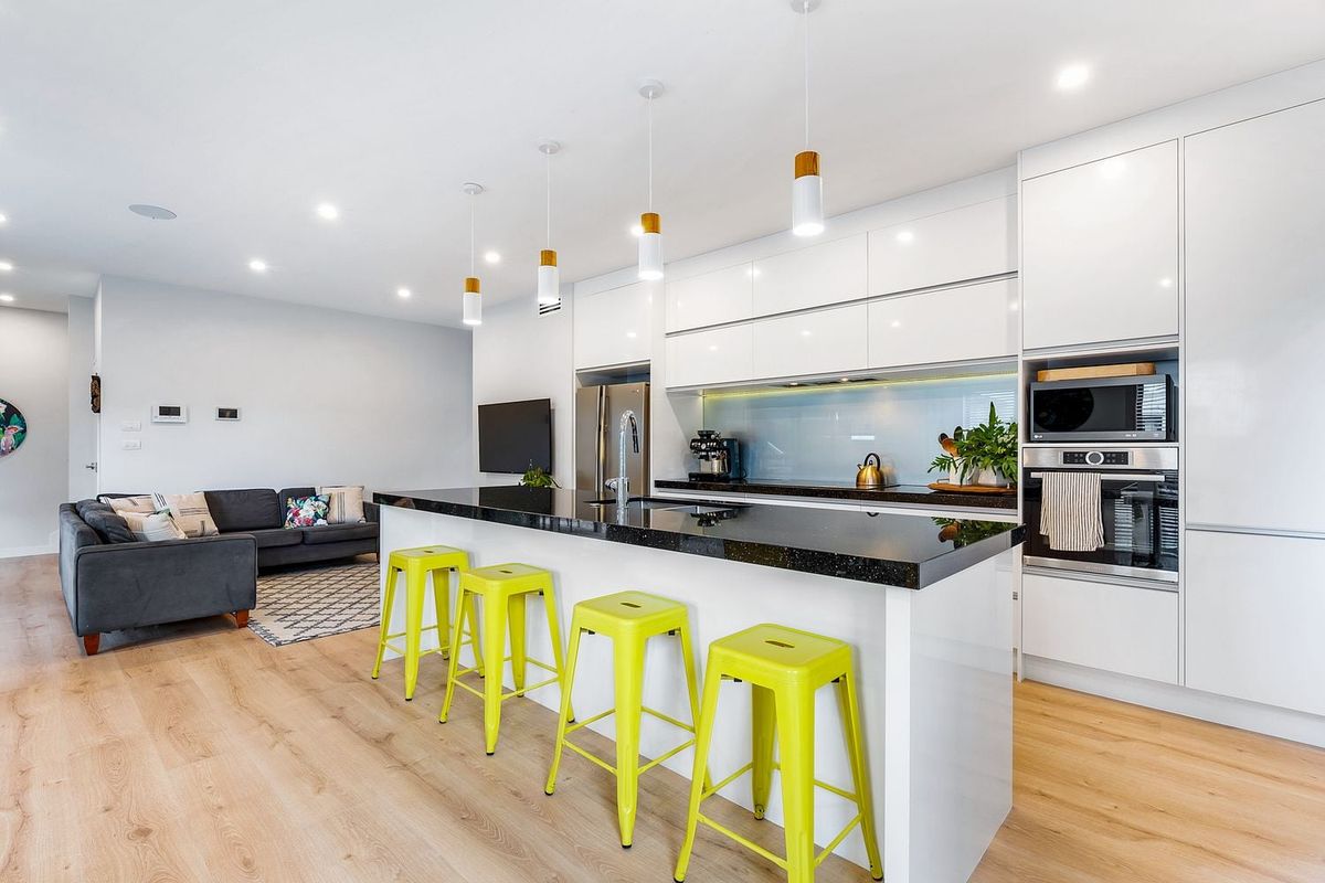 5 bed + 5 bath - Executive Furnished Rental Orewa - Bilde 2