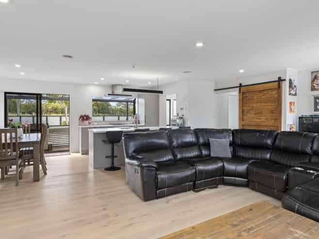 24 Cemetery Road, Waiuku