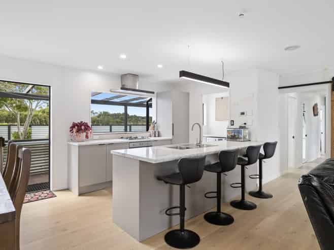 24 Cemetery Road, Waiuku