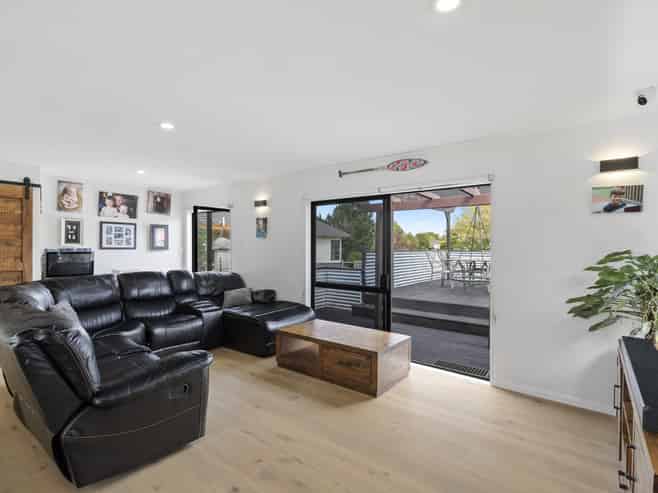 24 Cemetery Road, Waiuku