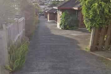 2/107 Moore Street, Howick