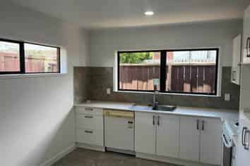 2/107 Moore Street, Howick