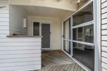 5 Moore Street, West End