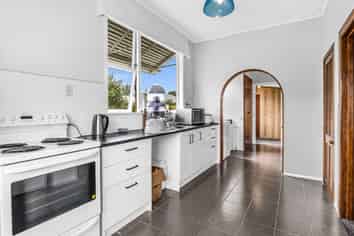 5 Moore Street, West End