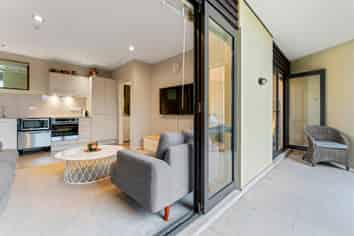 104/525 East coast road, Browns Bay