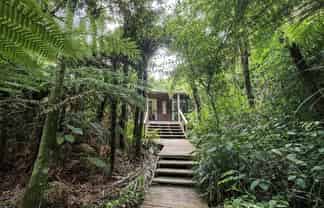 416 Scenic Drive, Waiatarua