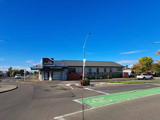 Home with Business Premises-Profile Corner Location