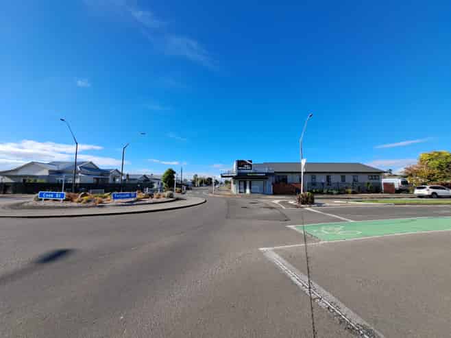 Home with Business Premises-Profile Corner Location